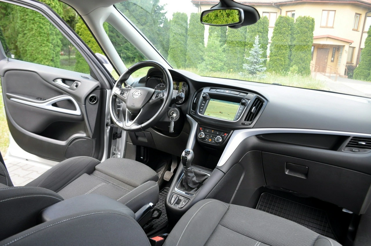 Opel Zafira - Zdjęcie 24