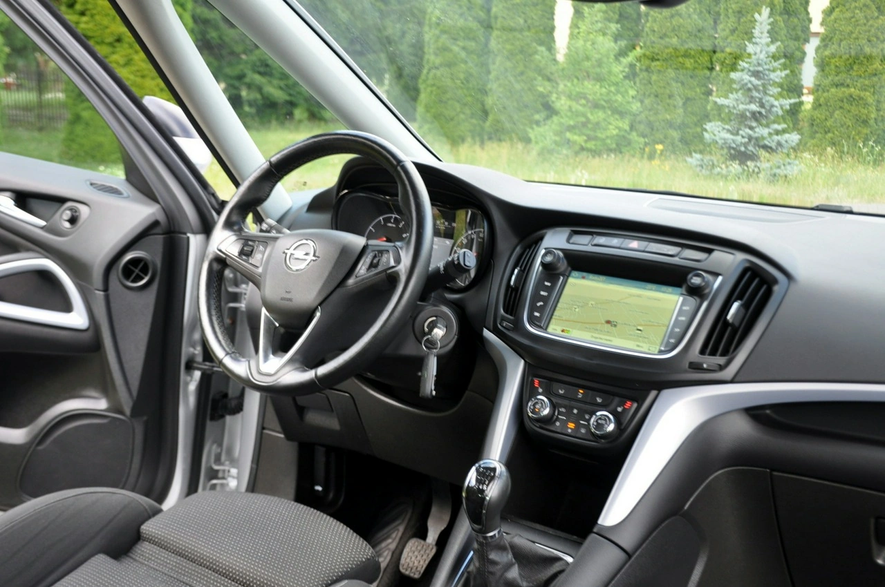Opel Zafira - Zdjęcie 25