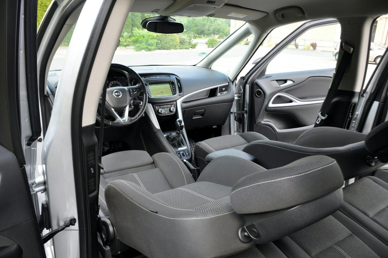 Opel Zafira - Zdjęcie 27