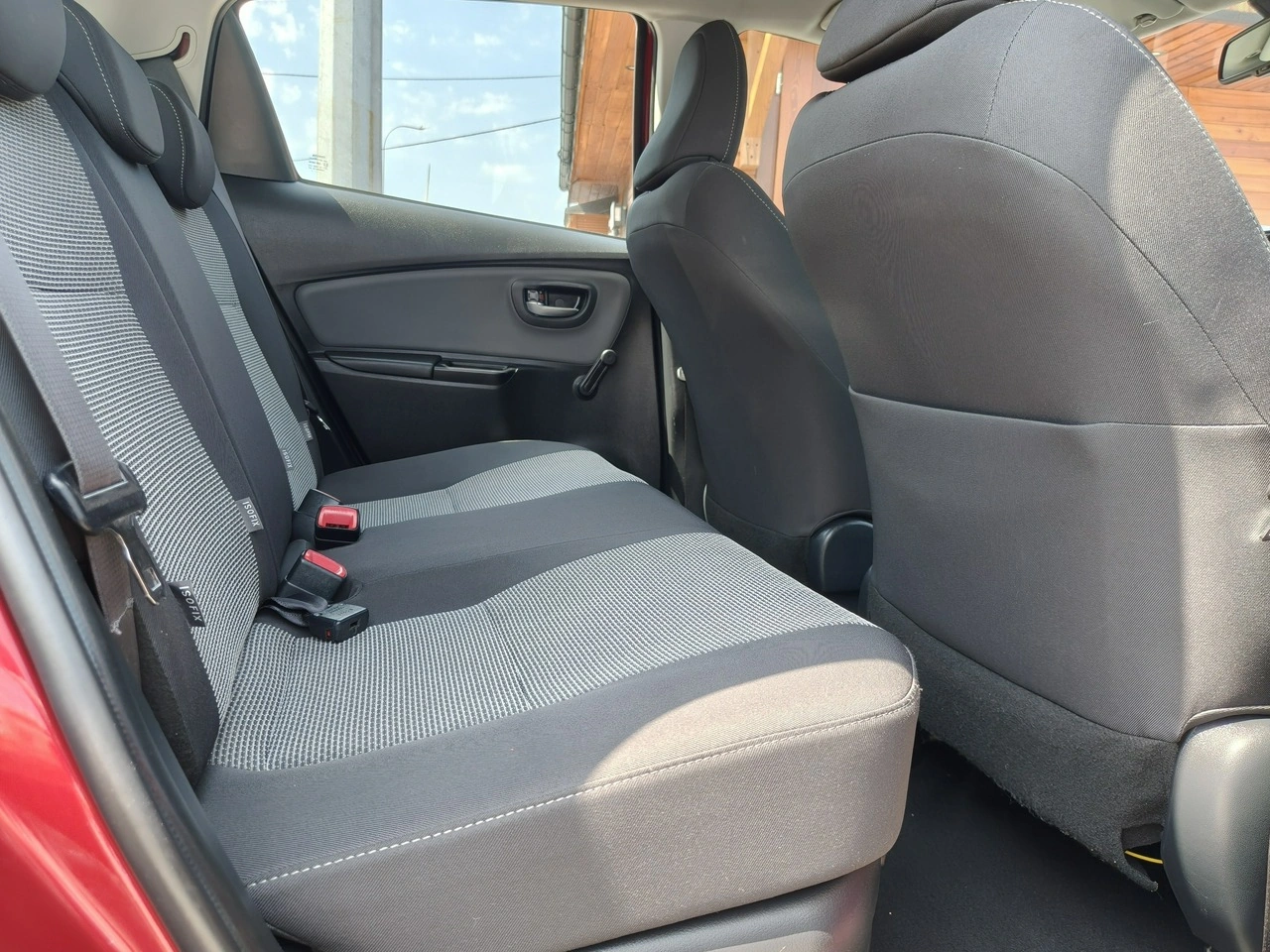 Toyota Yaris - Zdjęcie 25