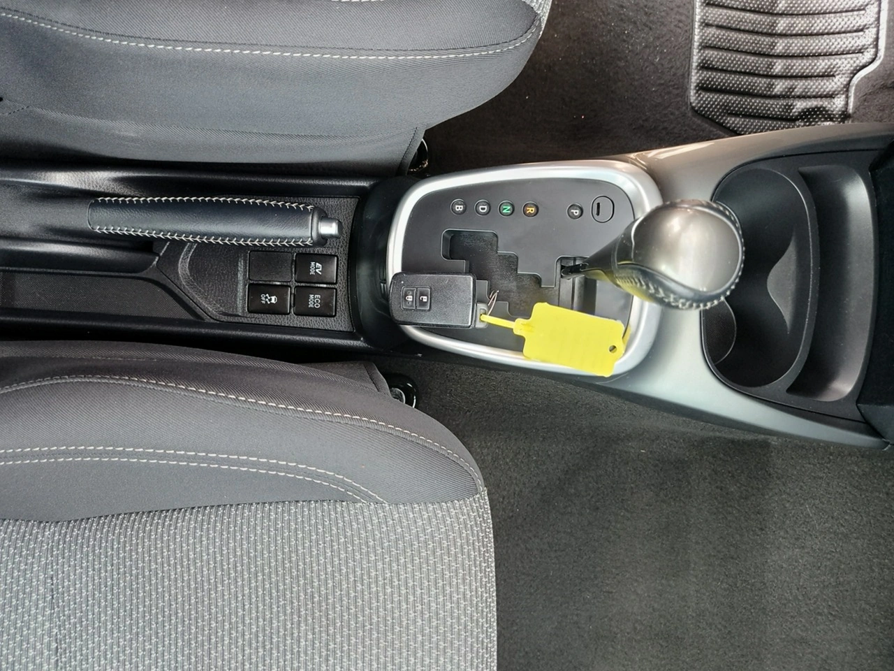 Toyota Yaris - Zdjęcie 17