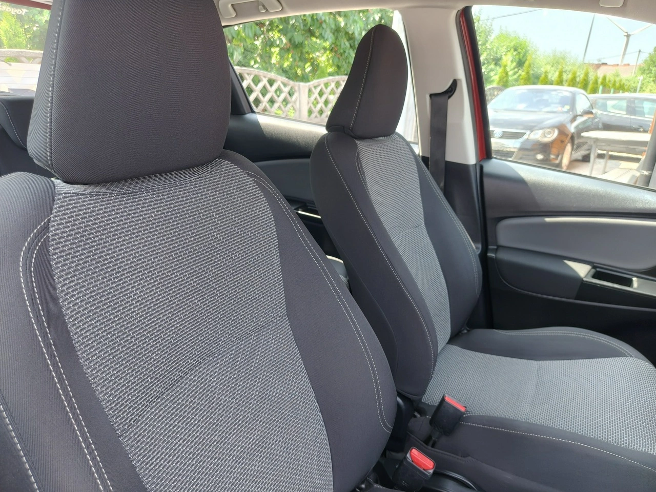 Toyota Yaris - Zdjęcie 21