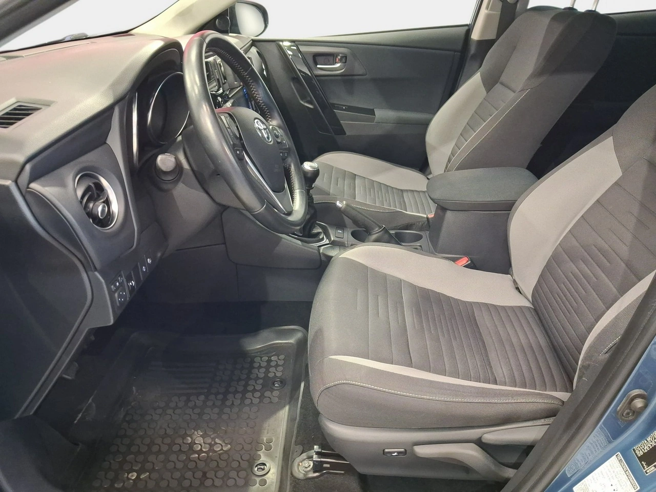 Toyota Auris - Zdjęcie 10