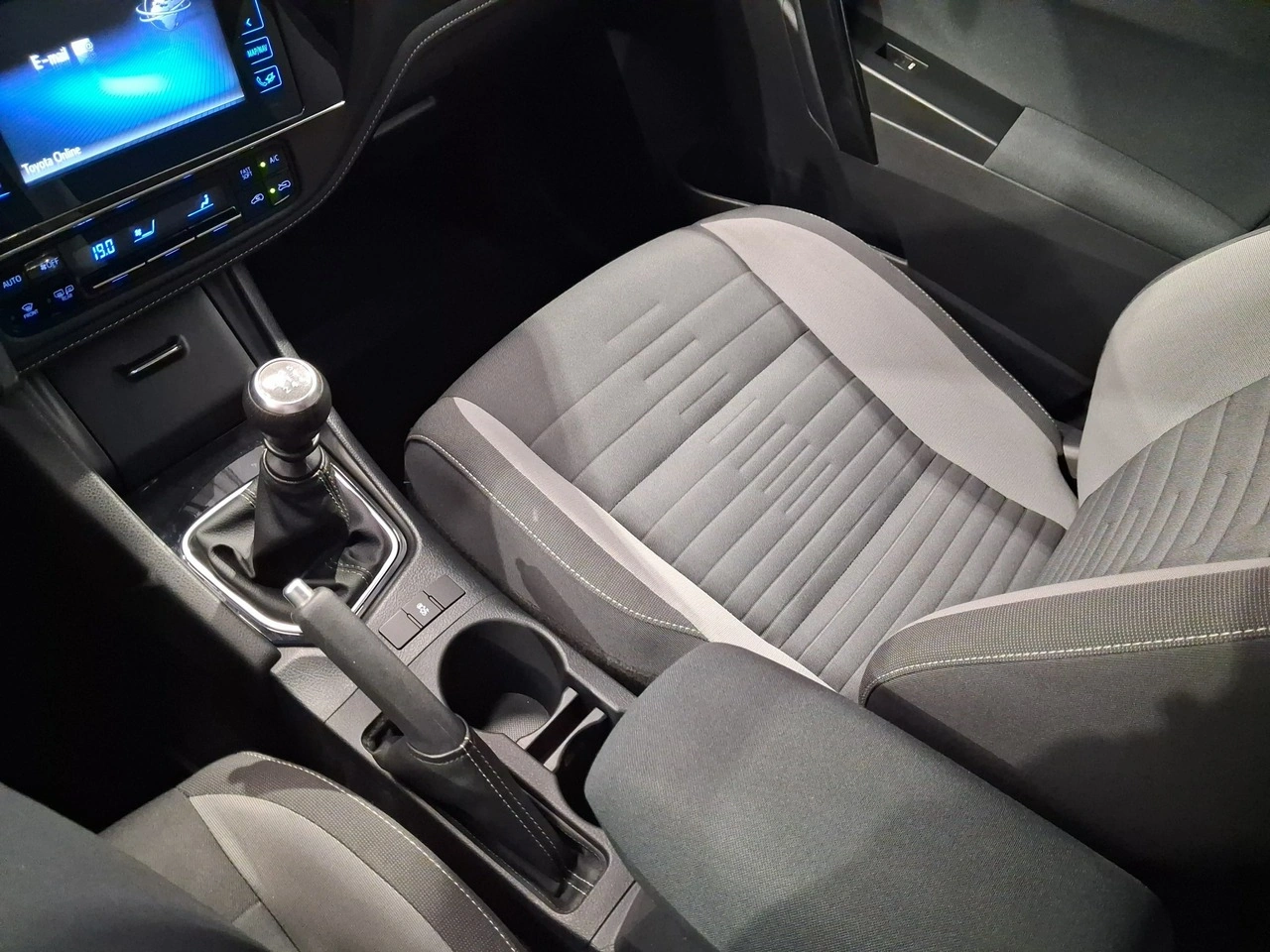 Toyota Auris - Zdjęcie 11
