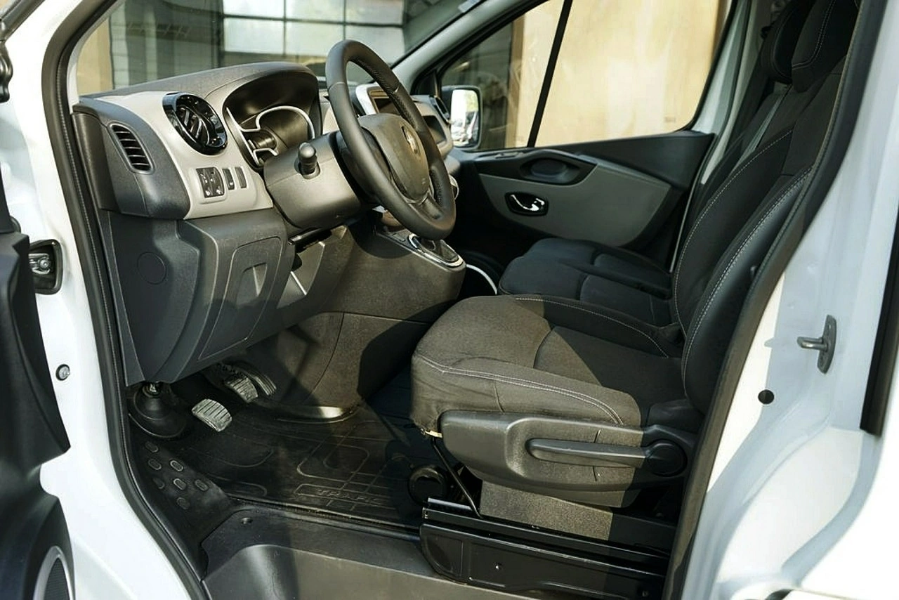 Renault Trafic - Zdjęcie 10