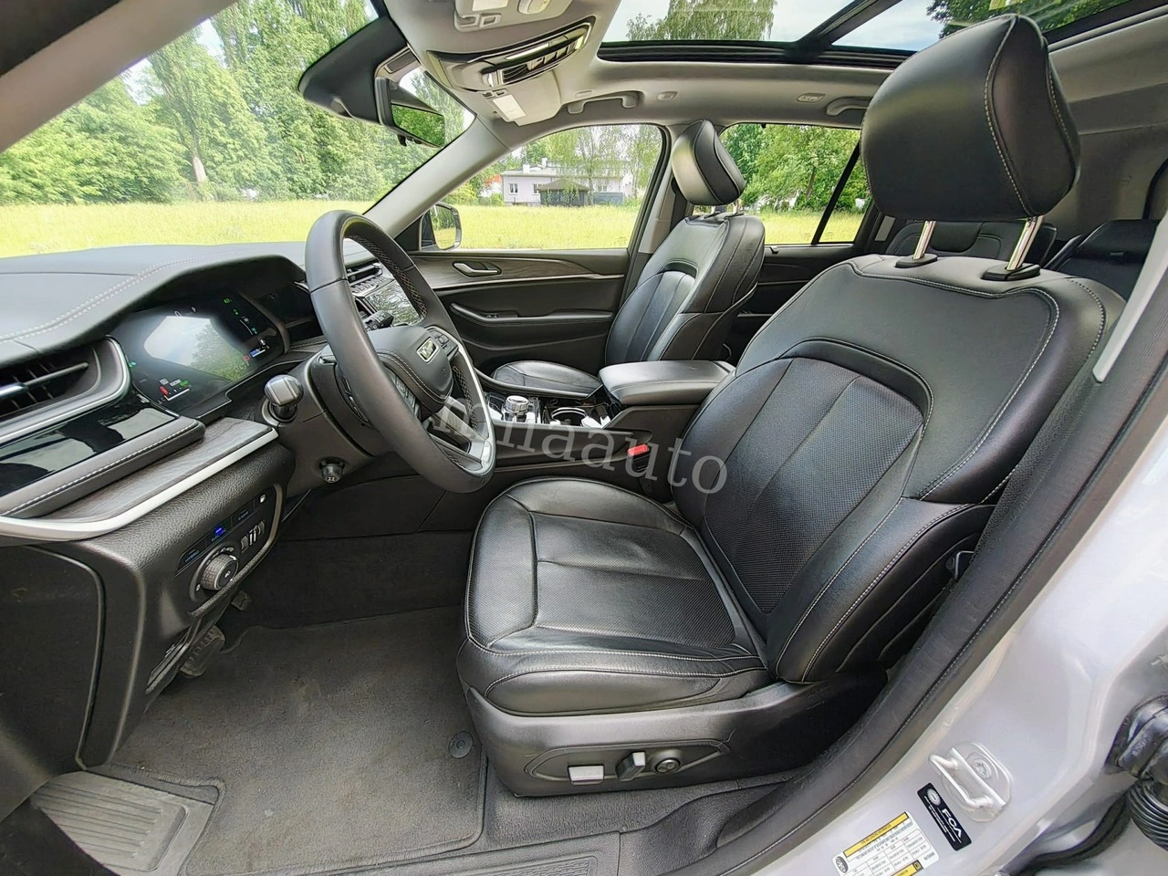 Jeep Grand Cherokee - Zdjęcie 9