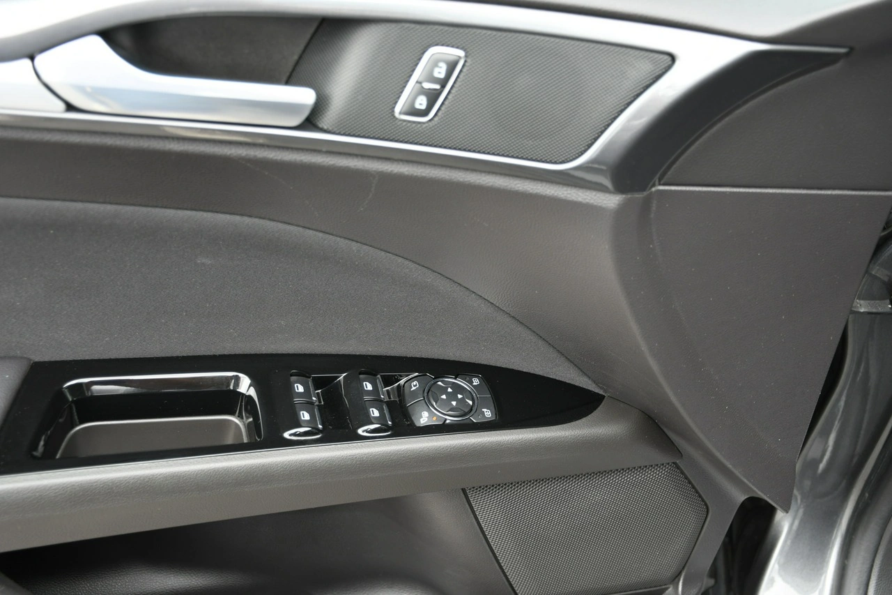 Ford Mondeo - Zdjęcie 36