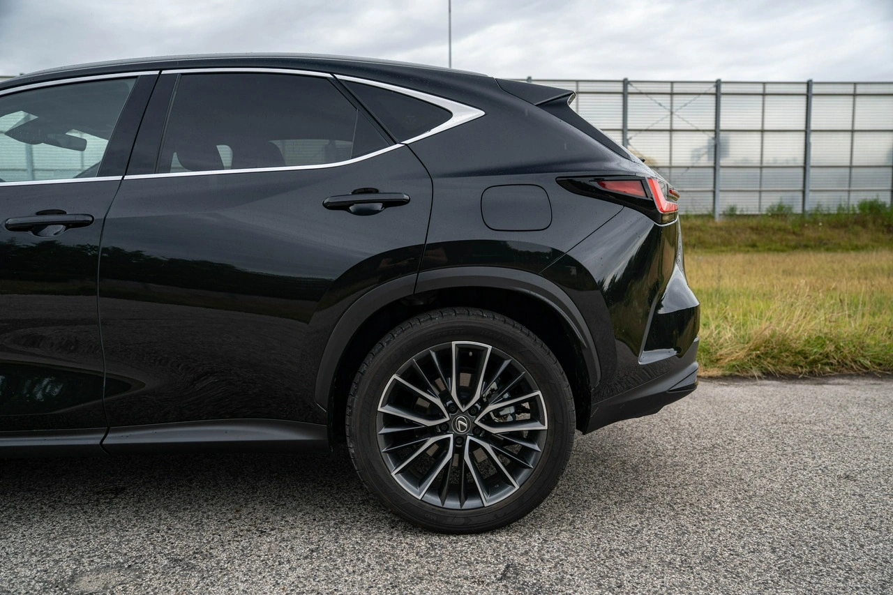 Lexus NX - Zdjęcie 8