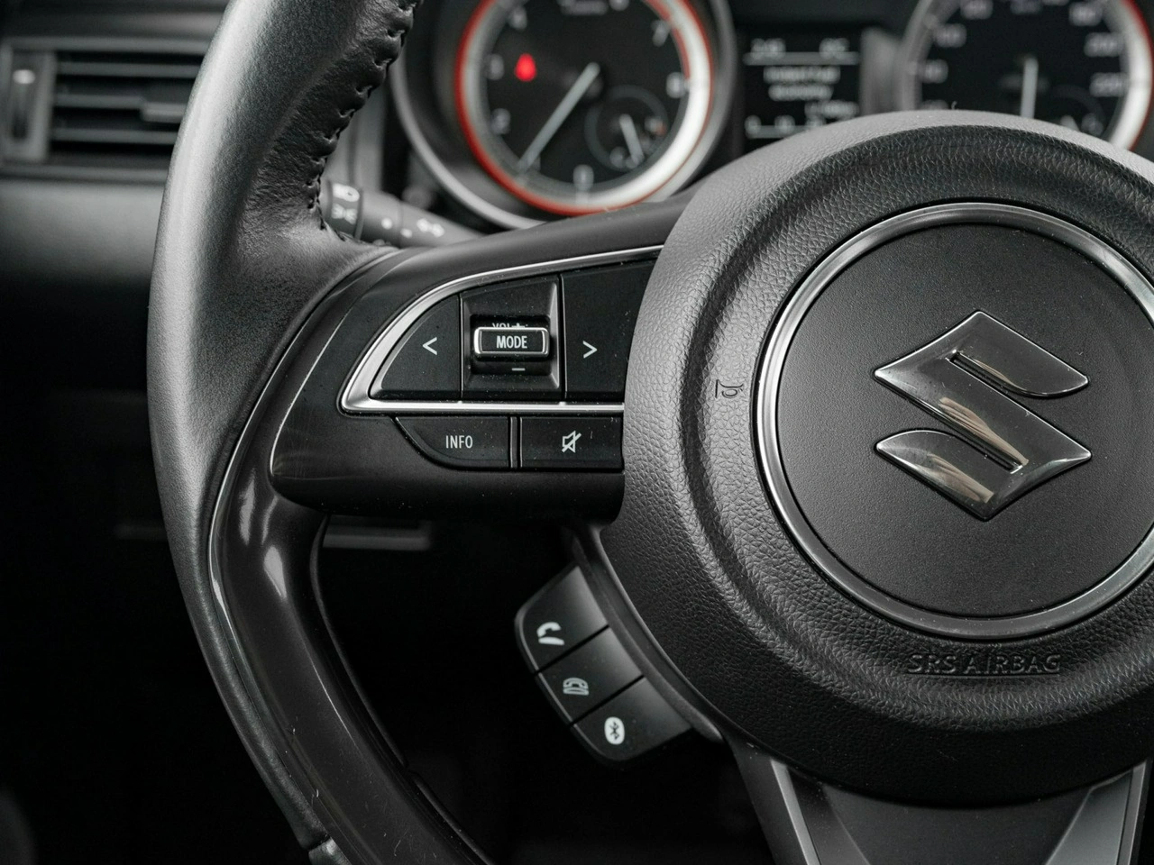 Suzuki Swift - Zdjęcie 11