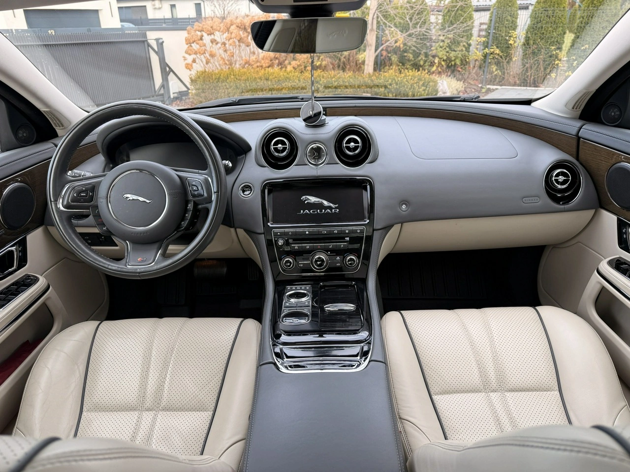 Jaguar XJ - Zdjęcie 11