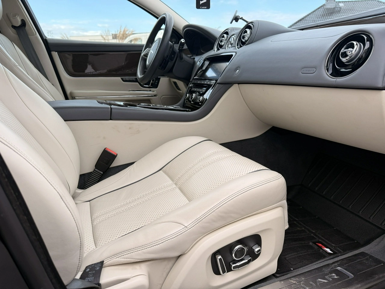 Jaguar XJ - Zdjęcie 16