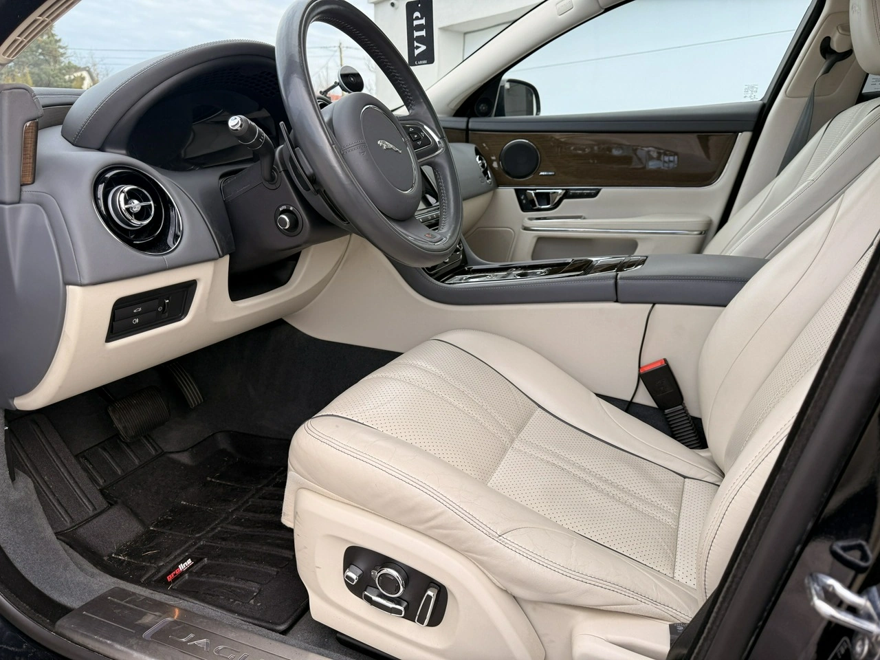 Jaguar XJ - Zdjęcie 17