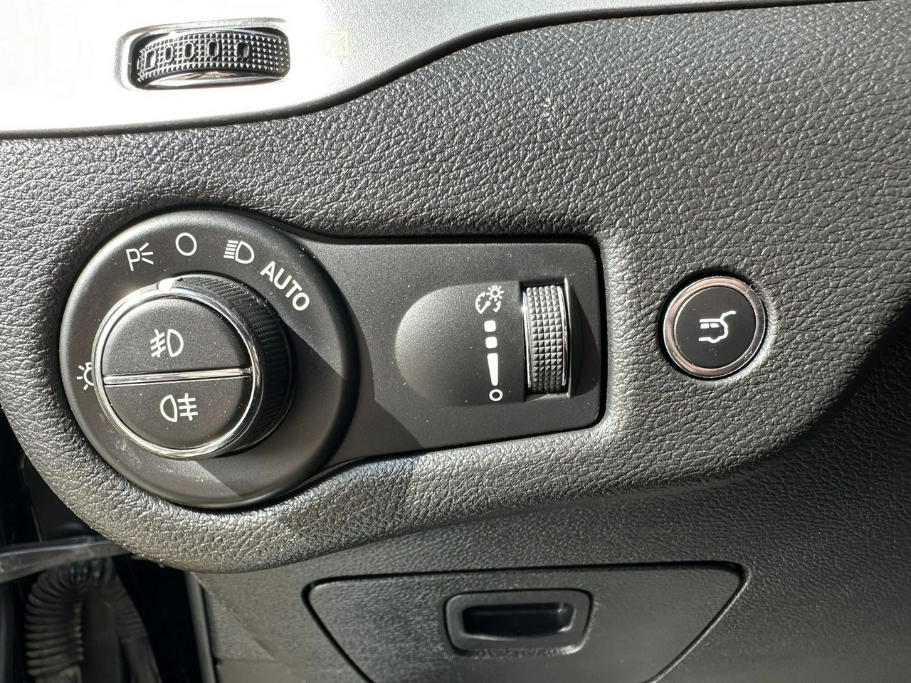 Jeep Cherokee - Zdjęcie 11