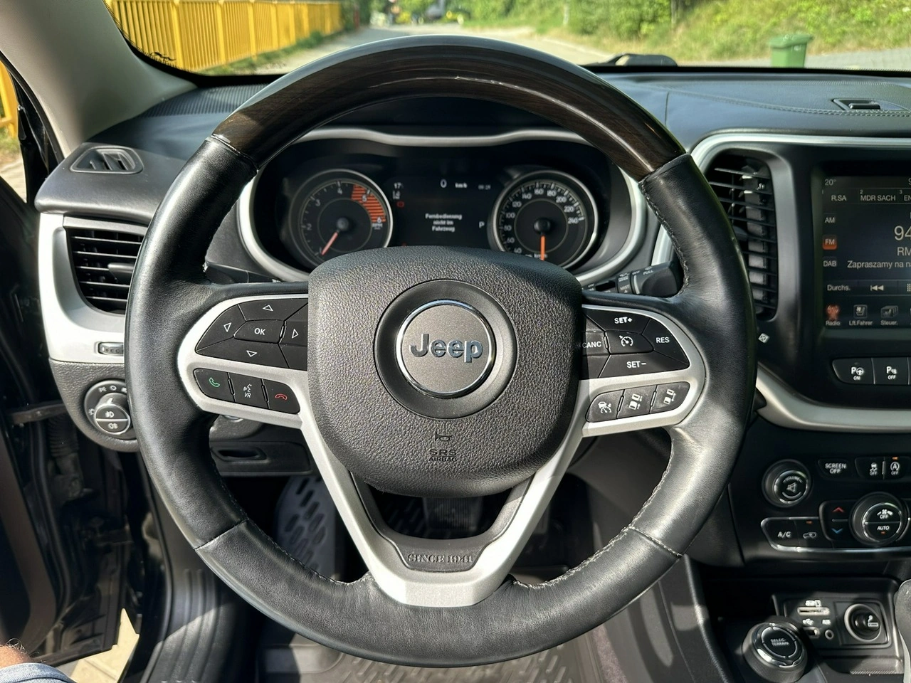 Jeep Cherokee - Zdjęcie 12