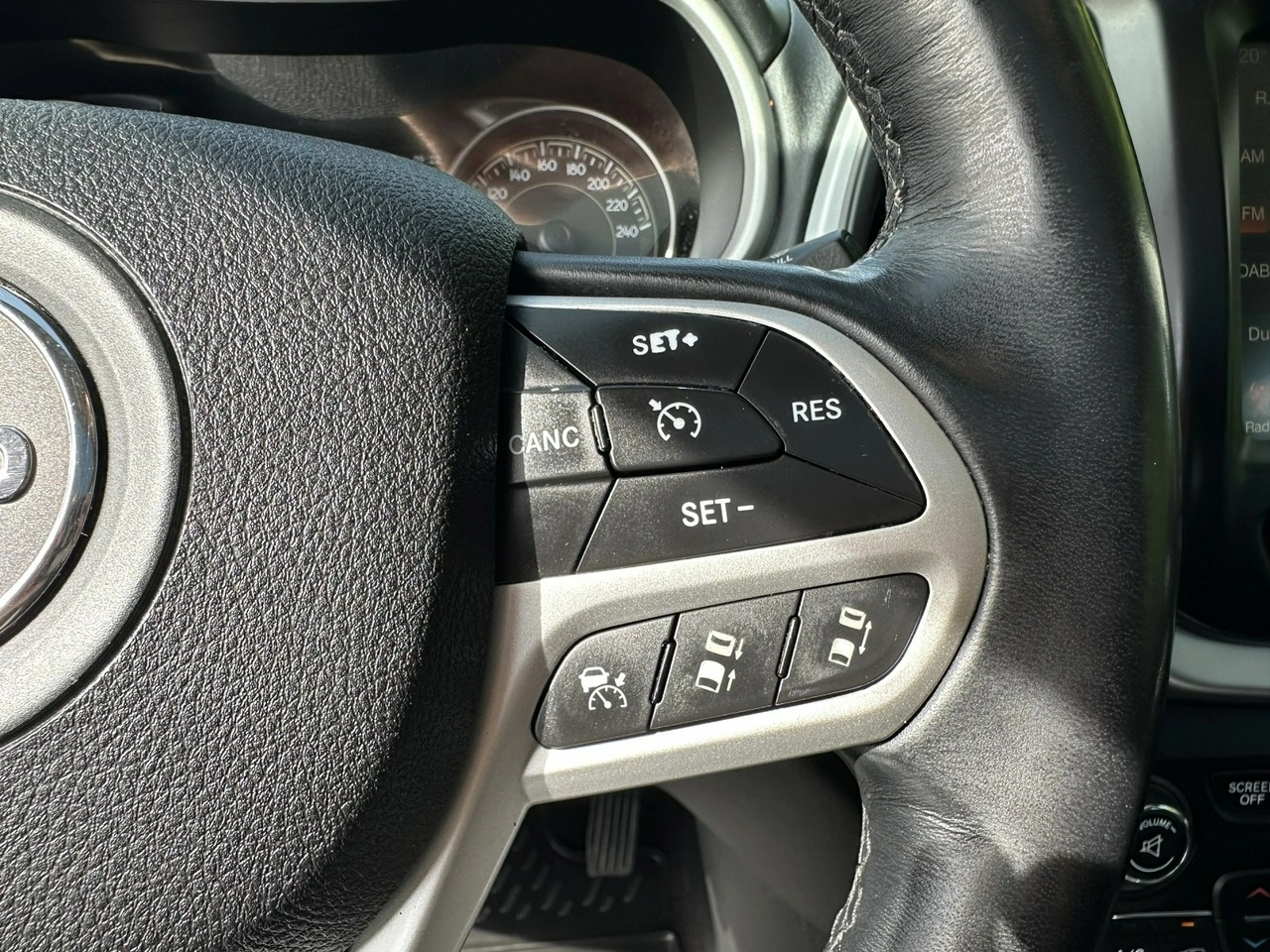 Jeep Cherokee - Zdjęcie 13