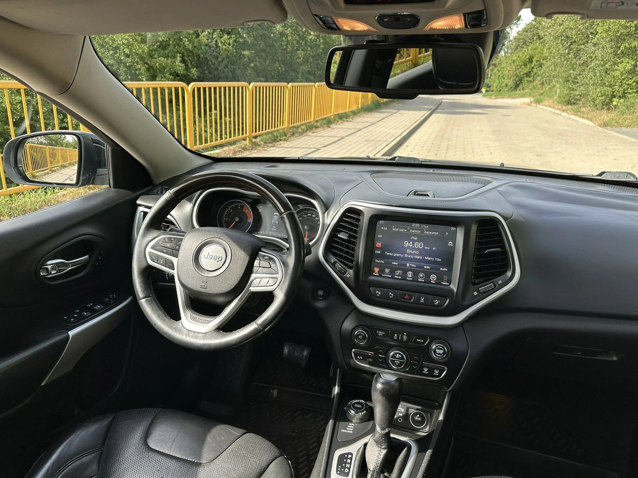 Jeep Cherokee - Zdjęcie 7