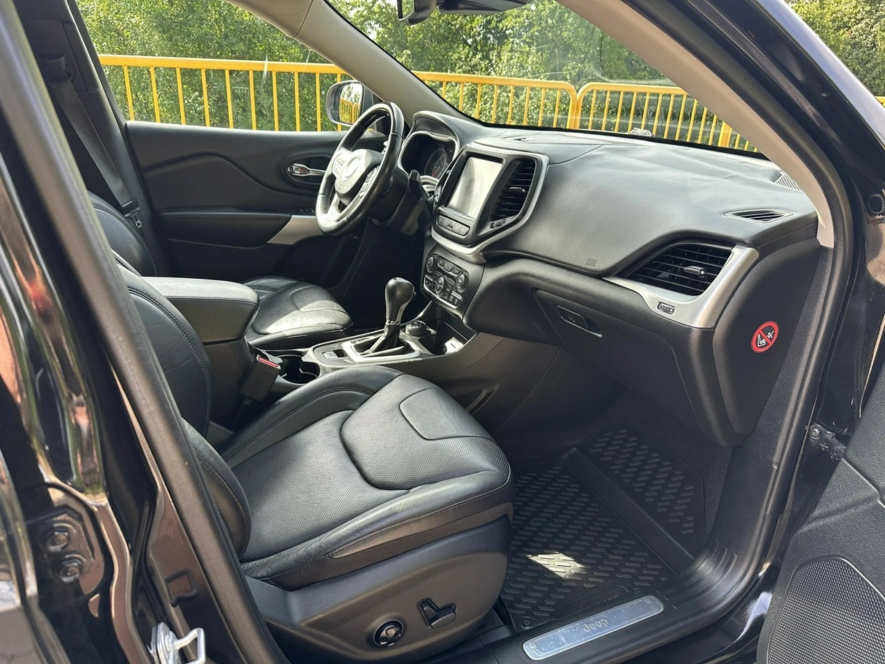Jeep Cherokee - Zdjęcie 8