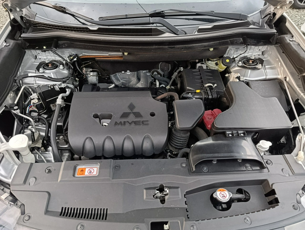 Mitsubishi Outlander - Zdjęcie 23