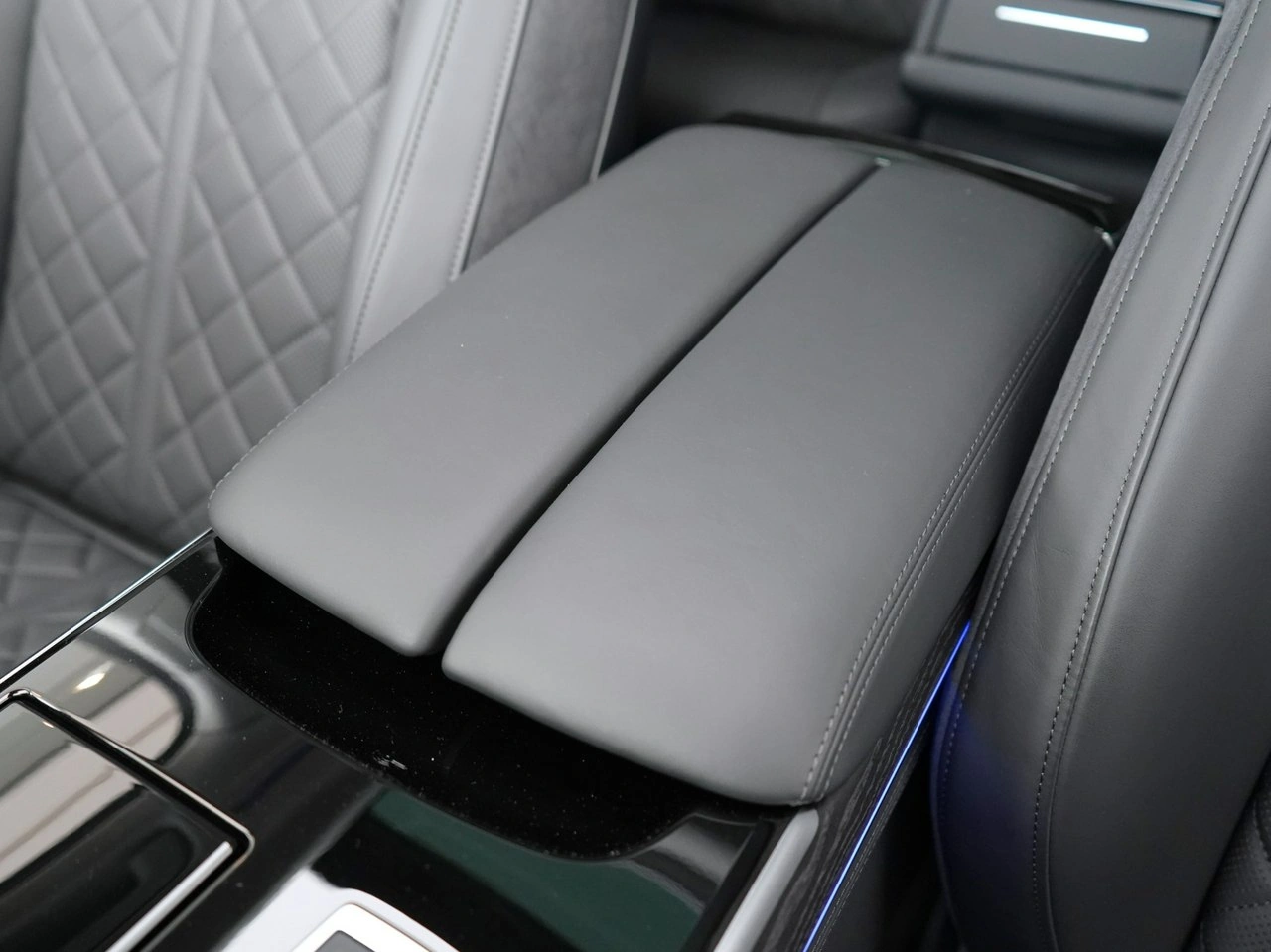 Audi A8 - Zdjęcie 18