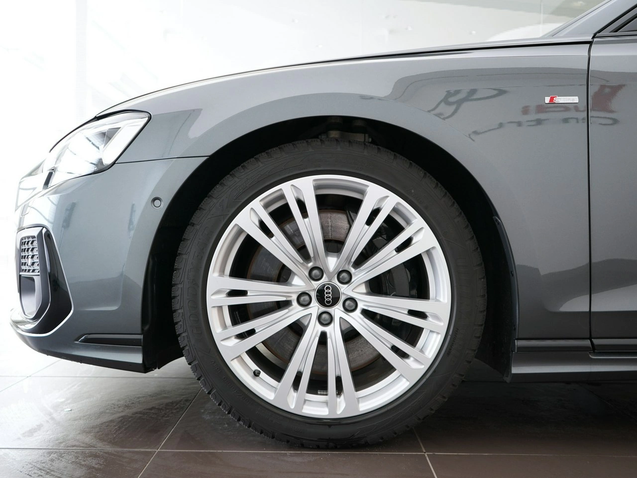 Audi A8 - Zdjęcie 7