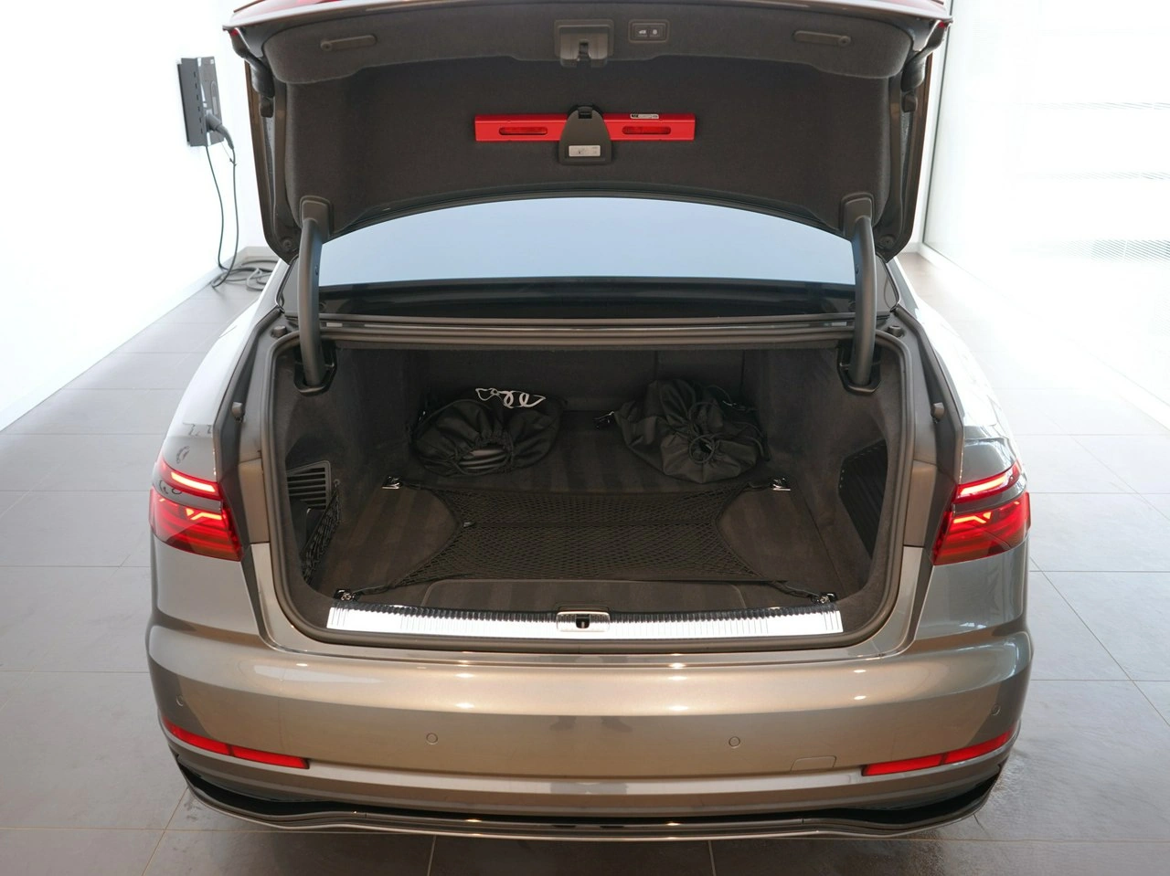 Audi A8 - Zdjęcie 9