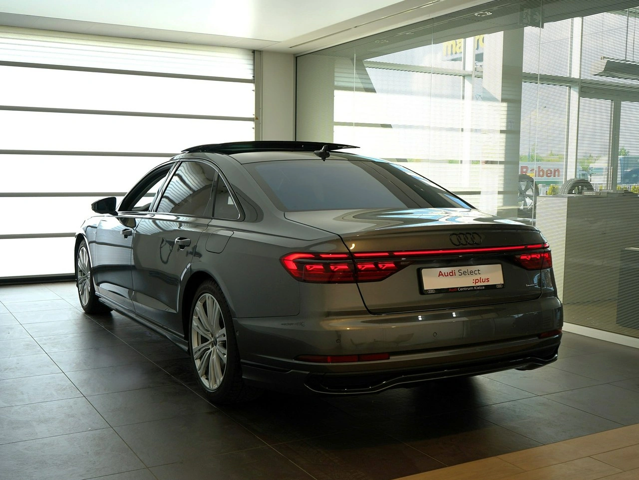 Audi A8 - Zdjęcie 3