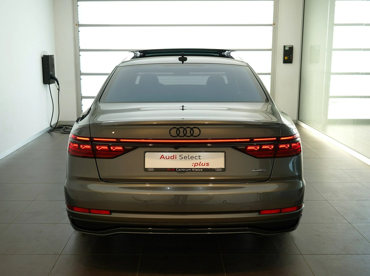 Audi A8 - Zdjęcie 4