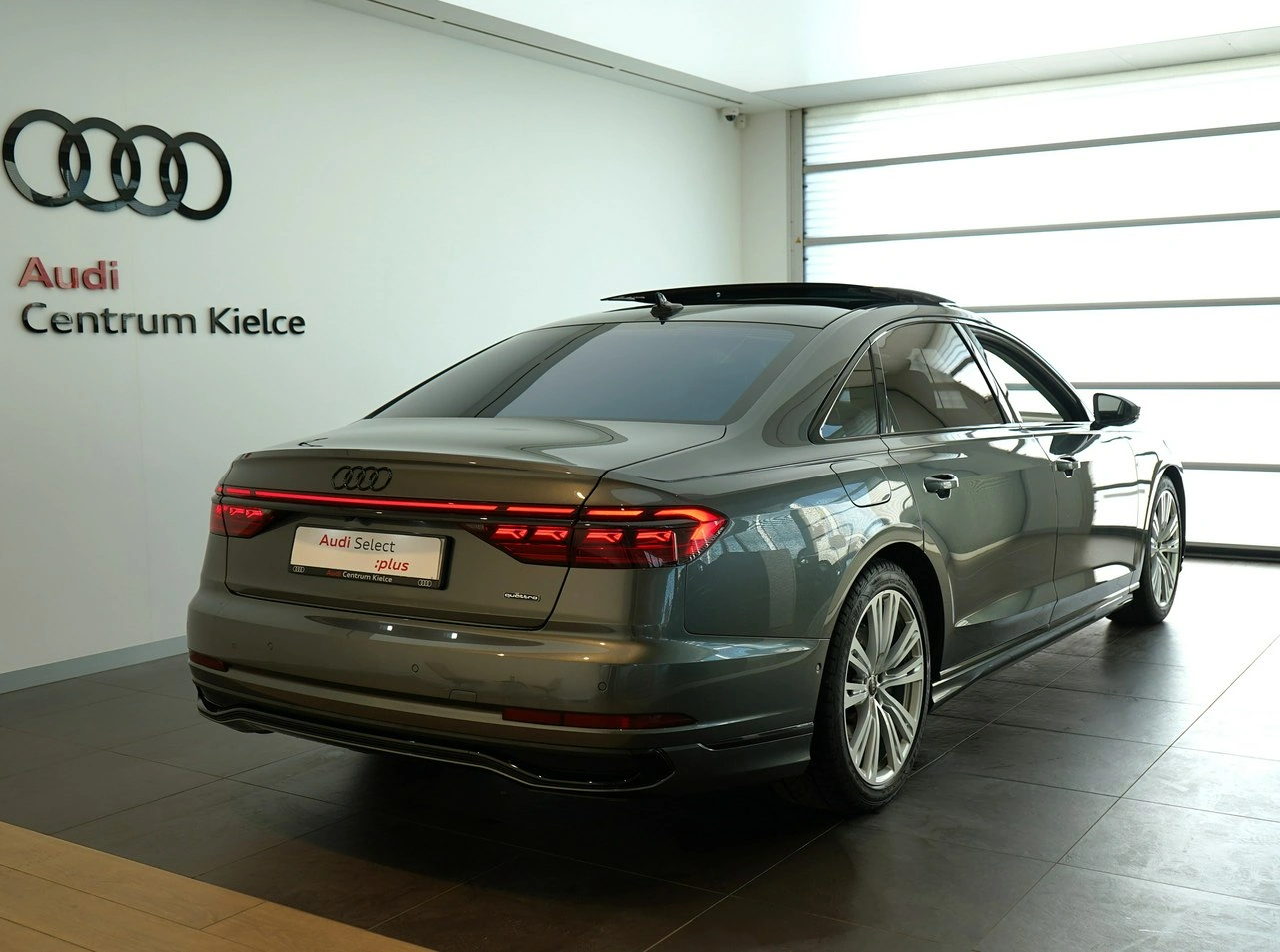 Audi A8 - Zdjęcie 5