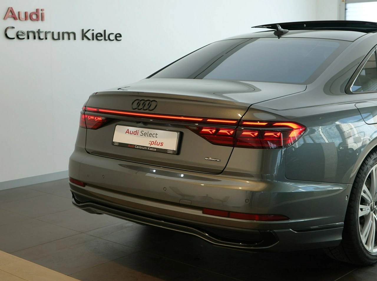 Audi A8 - Zdjęcie 10