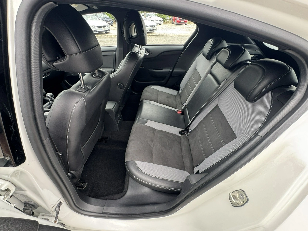 DS Automobiles DS 4 - Zdjęcie 19