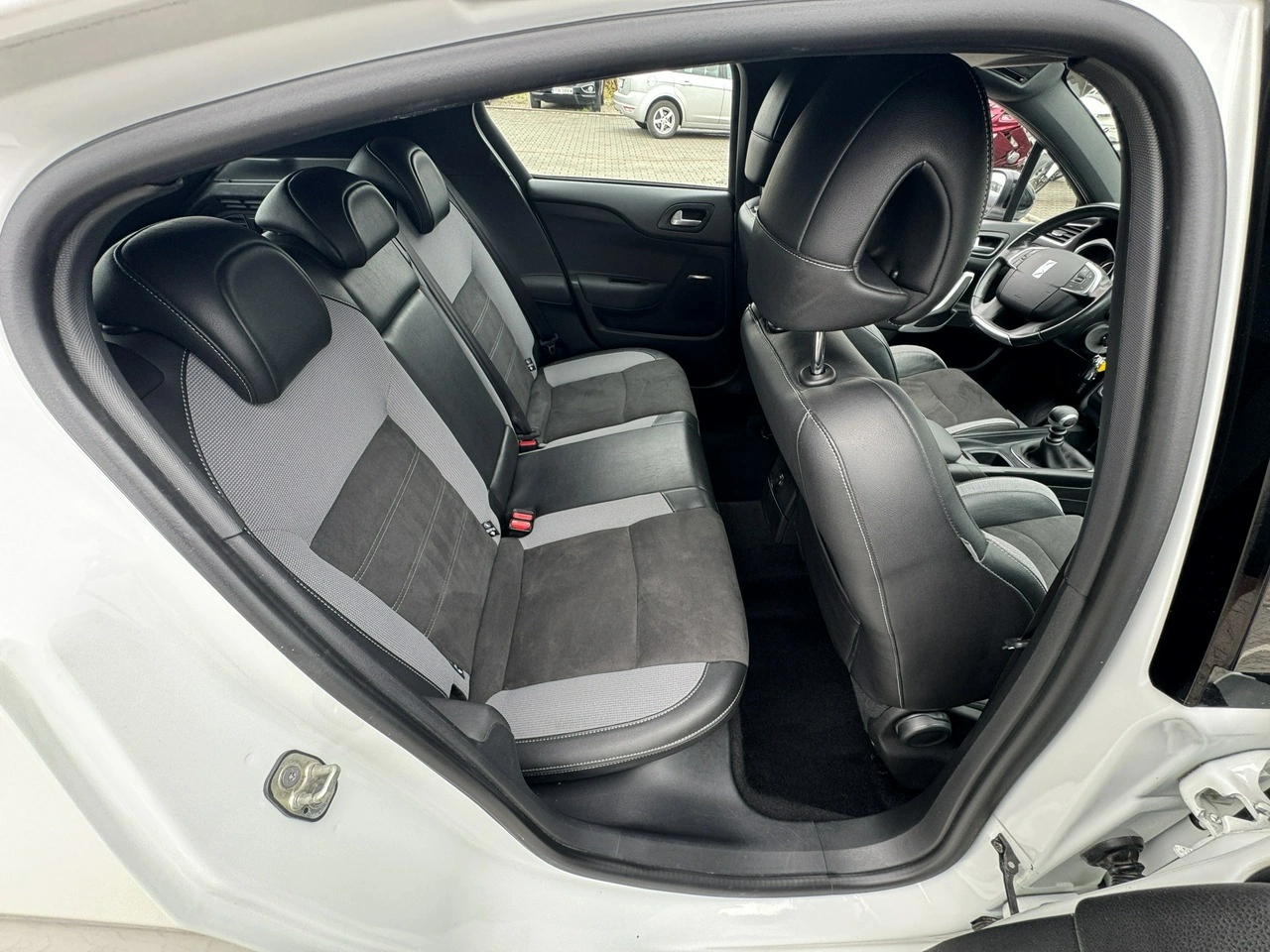 DS Automobiles DS 4 - Zdjęcie 21