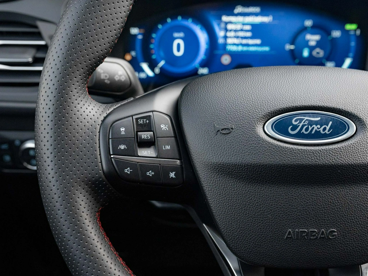 Ford Kuga - Zdjęcie 15