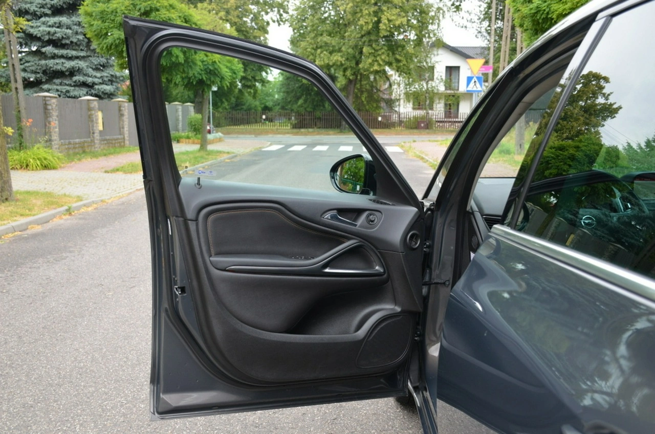Opel Zafira - Zdjęcie 17