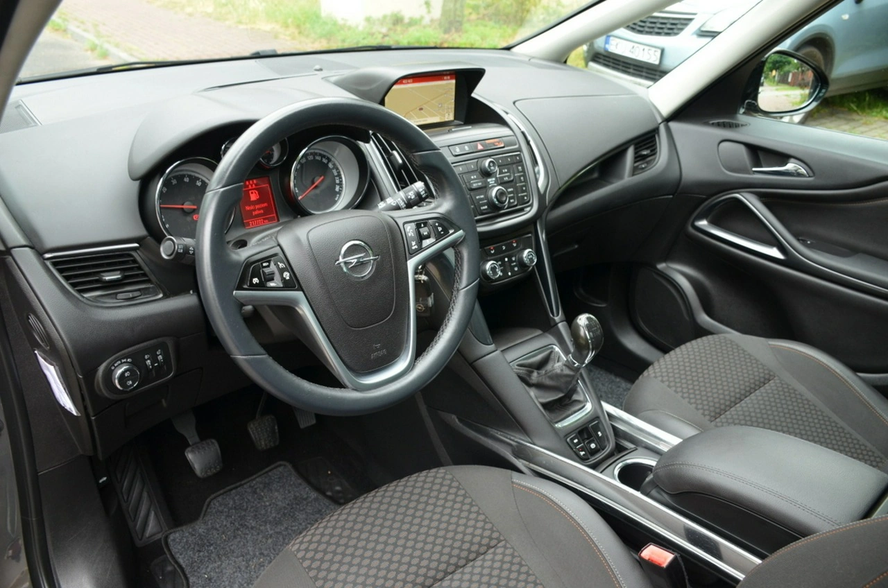 Opel Zafira - Zdjęcie 21