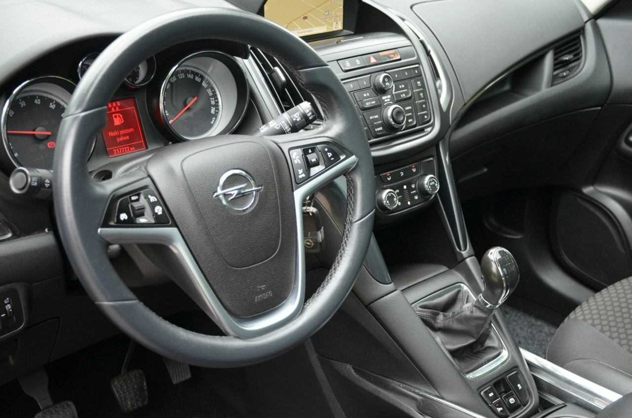 Opel Zafira - Zdjęcie 22