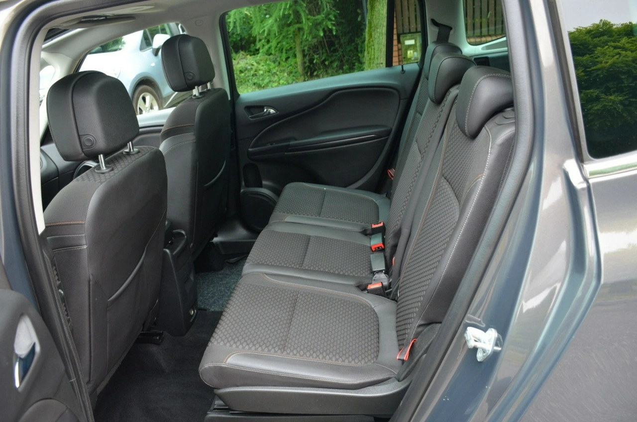 Opel Zafira - Zdjęcie 24