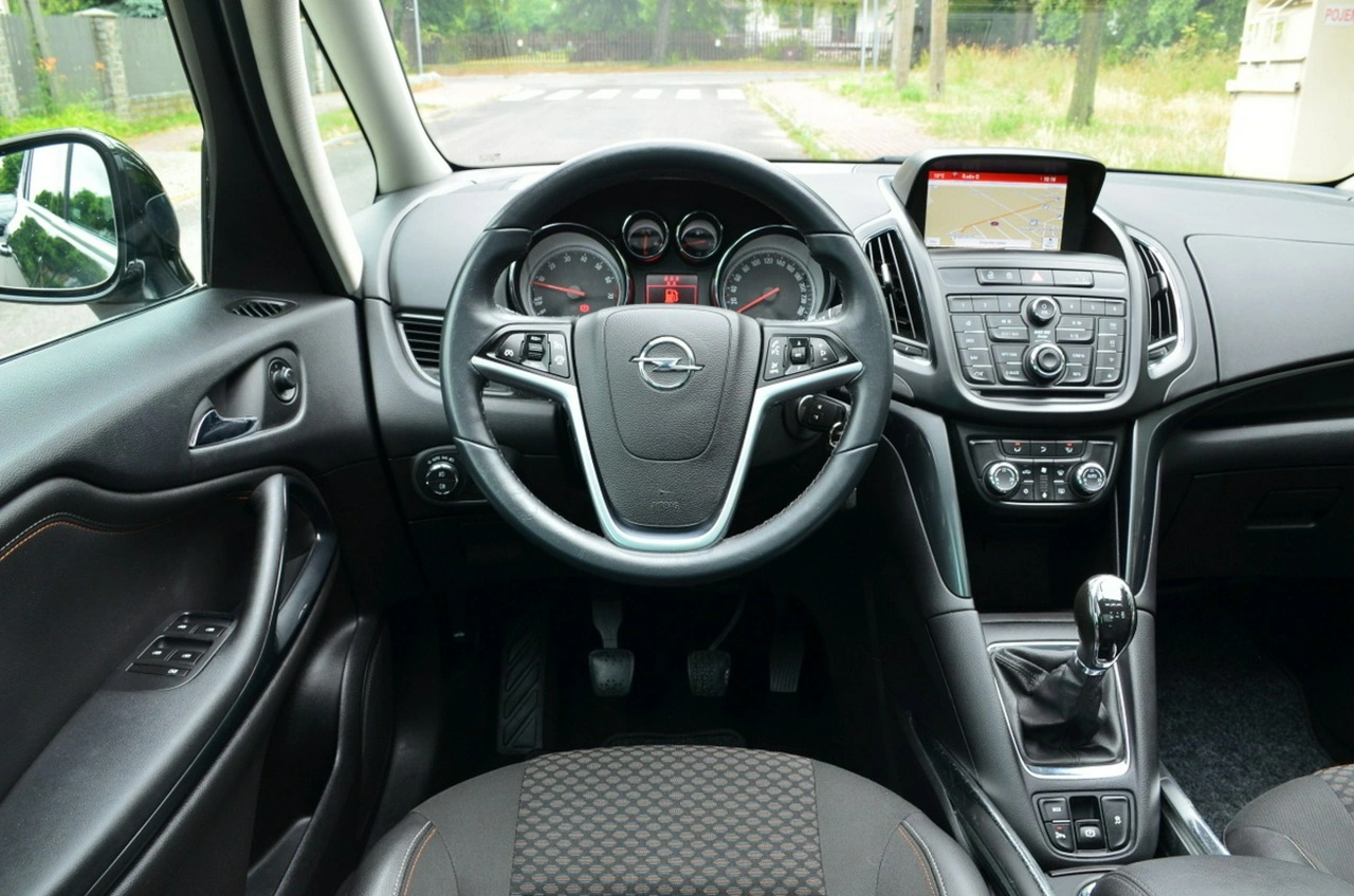 Opel Zafira - Zdjęcie 28
