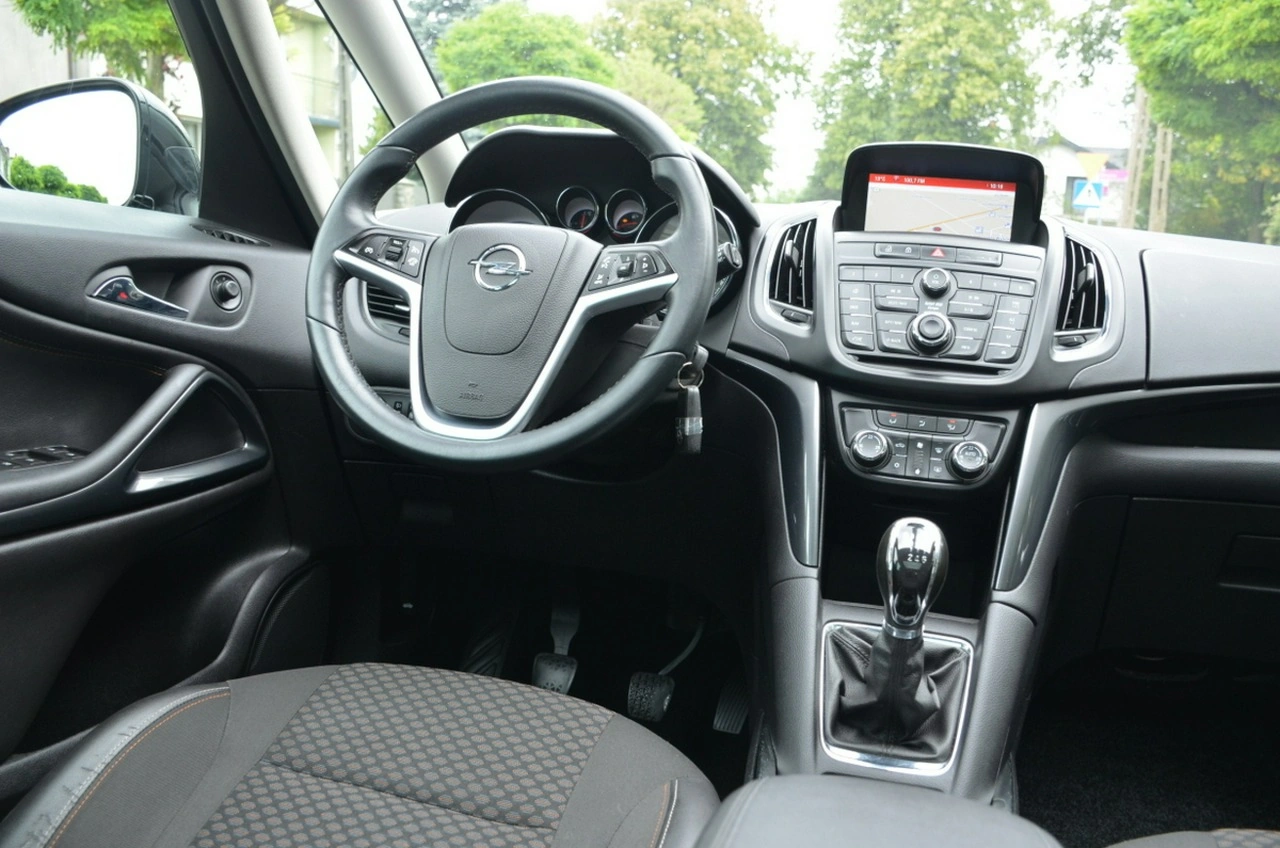 Opel Zafira - Zdjęcie 30