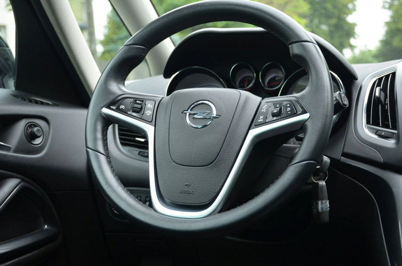 Opel Zafira - Zdjęcie 31