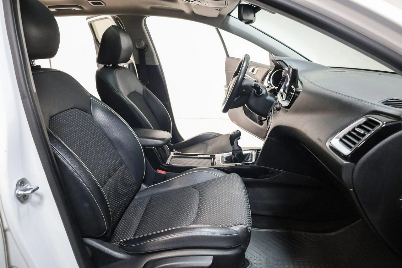 Kia Ceed - Zdjęcie 17