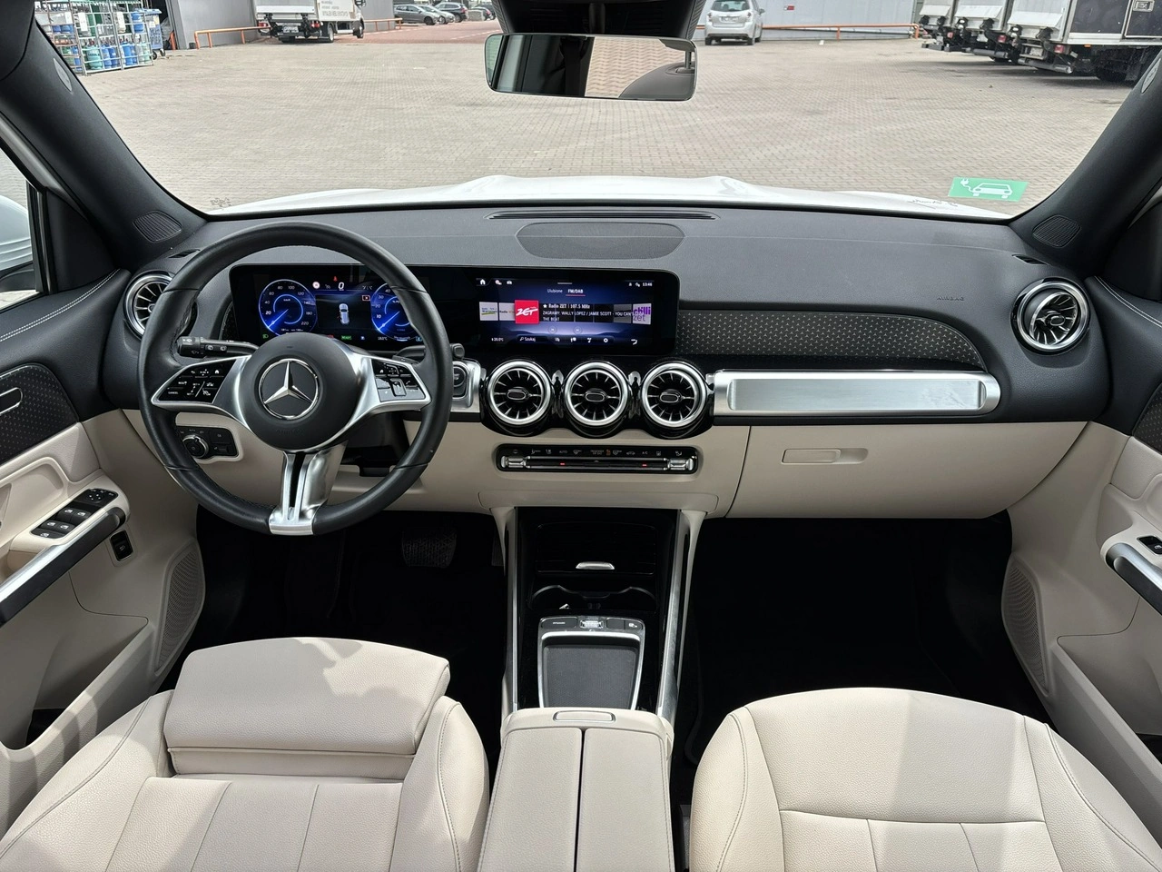 Mercedes EQB - Zdjęcie 12