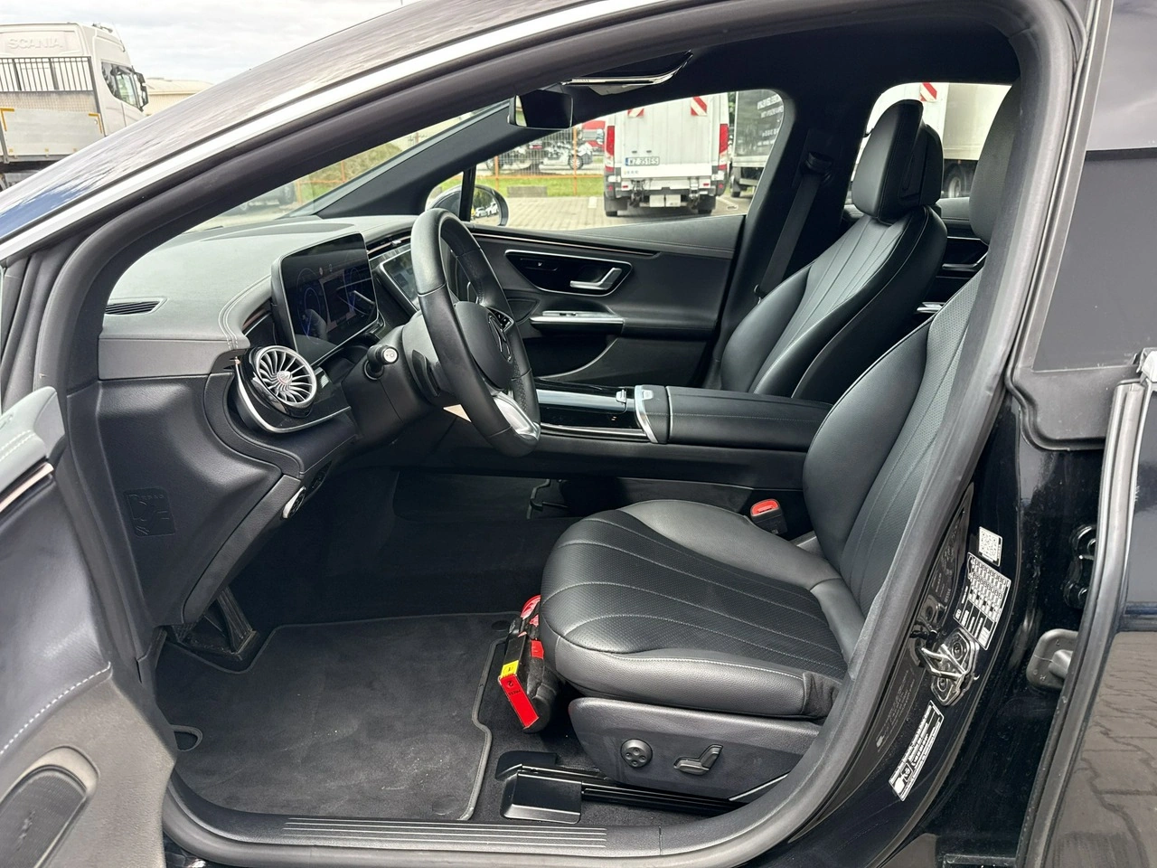 Mercedes EQE - Zdjęcie 10