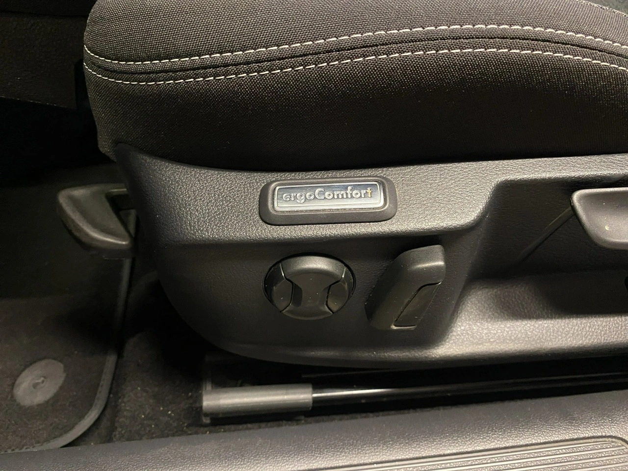 Volkswagen Passat Variant - Zdjęcie 13
