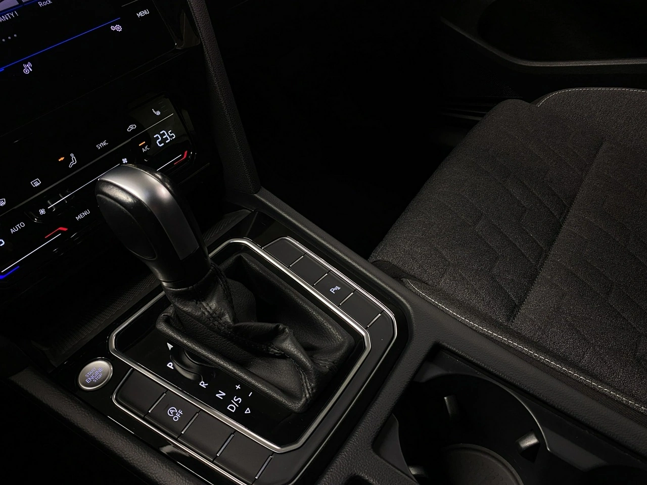 Volkswagen Passat Variant - Zdjęcie 34