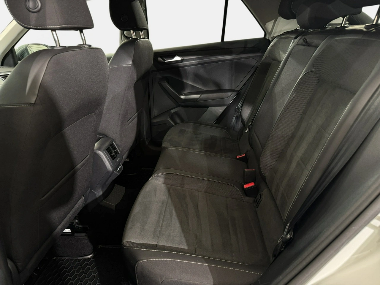 Volkswagen T-Roc - Zdjęcie 12