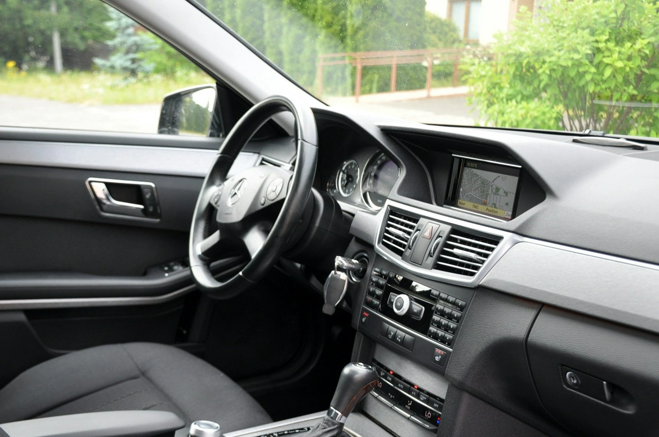 Mercedes E 200 - Zdjęcie 17