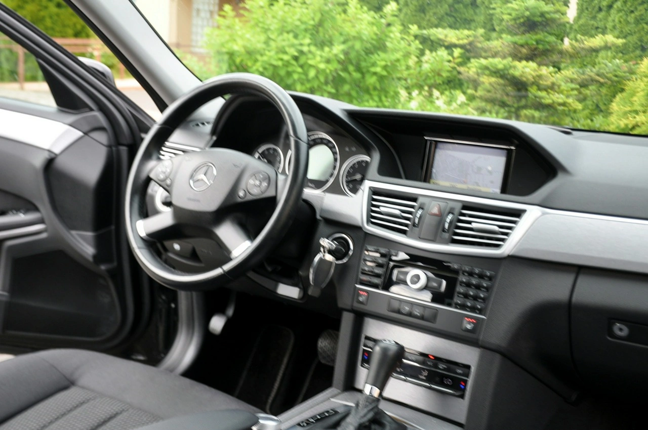 Mercedes E 200 - Zdjęcie 25