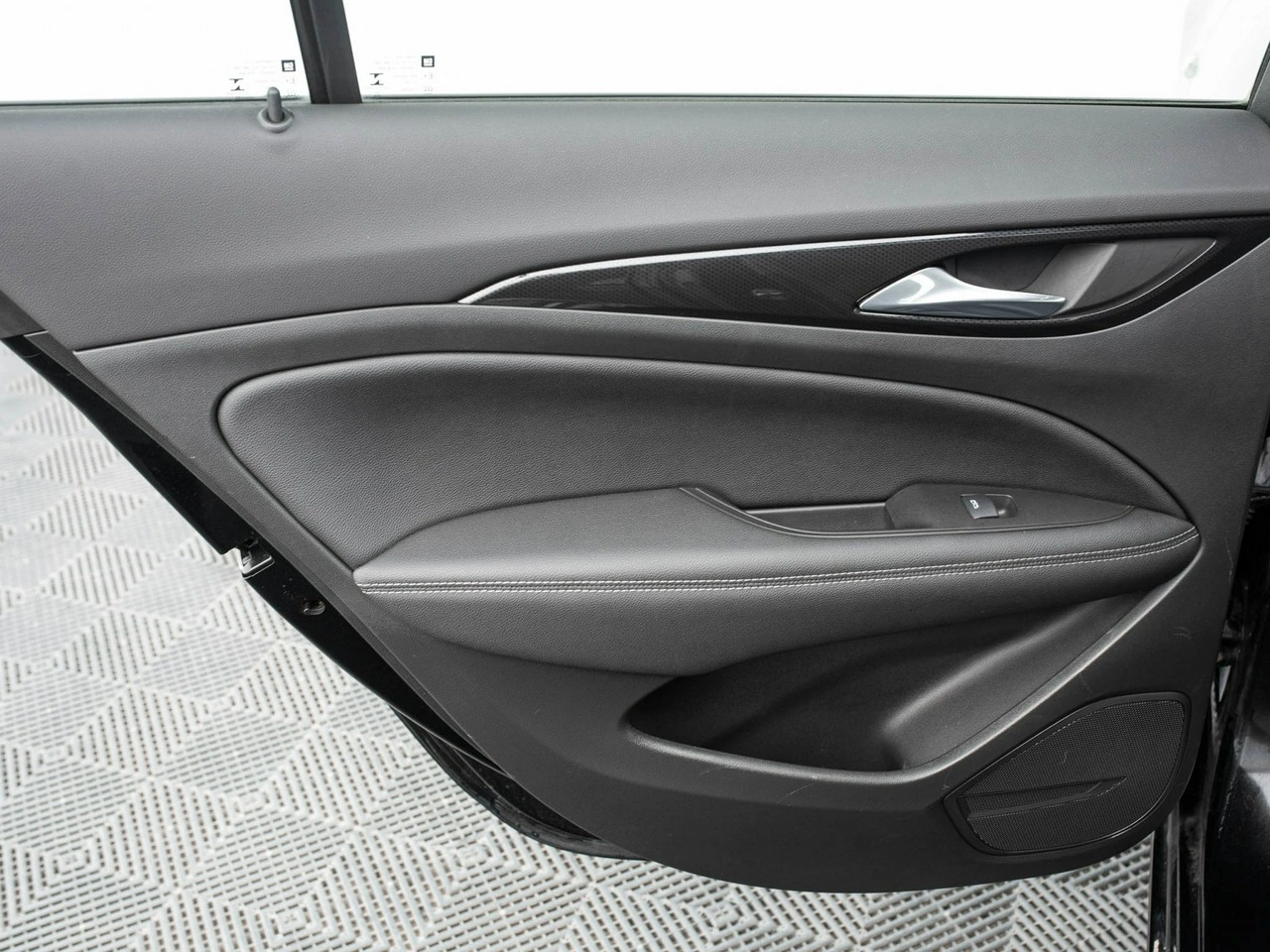 Opel Insignia - Zdjęcie 23