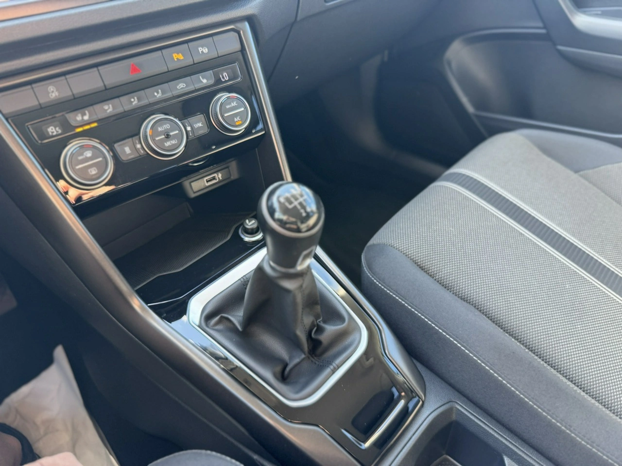 Volkswagen T-Roc - Zdjęcie 34
