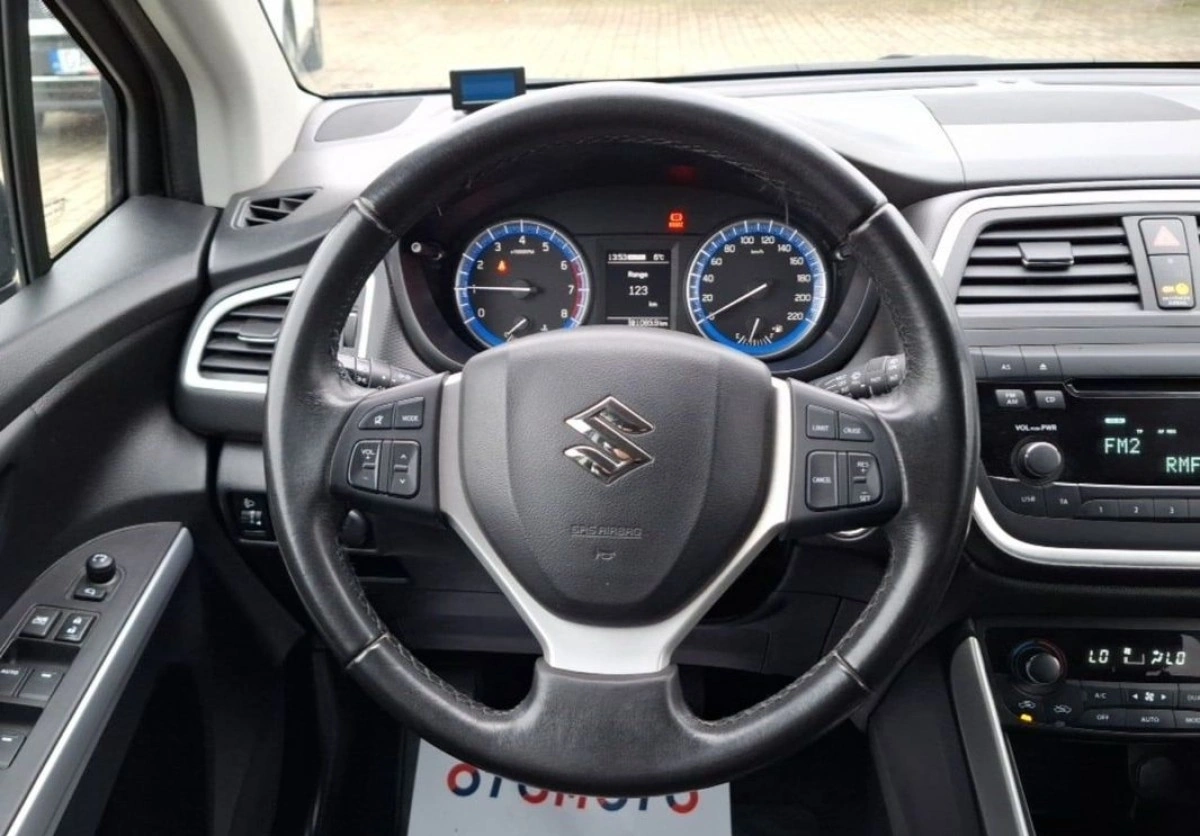Suzuki SX4 S-Cross - Zdjęcie 9